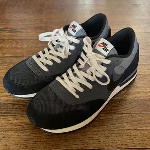 Nike air black/gray tailwind sneakers like new!